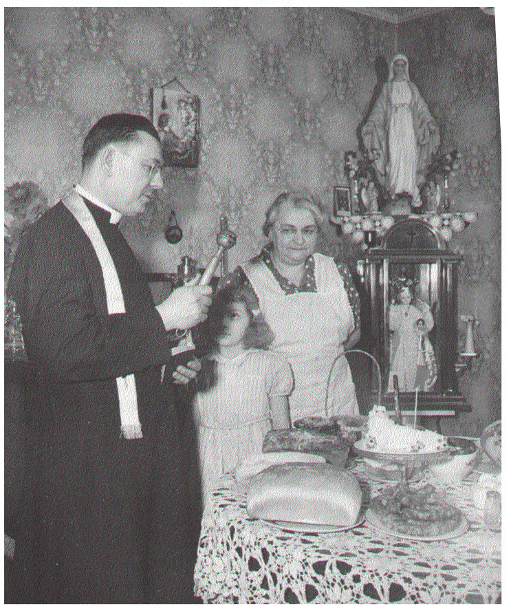 Swieconka, Buffalo NY, 1943 by M. Collins in Material Christianity by C. McDannell